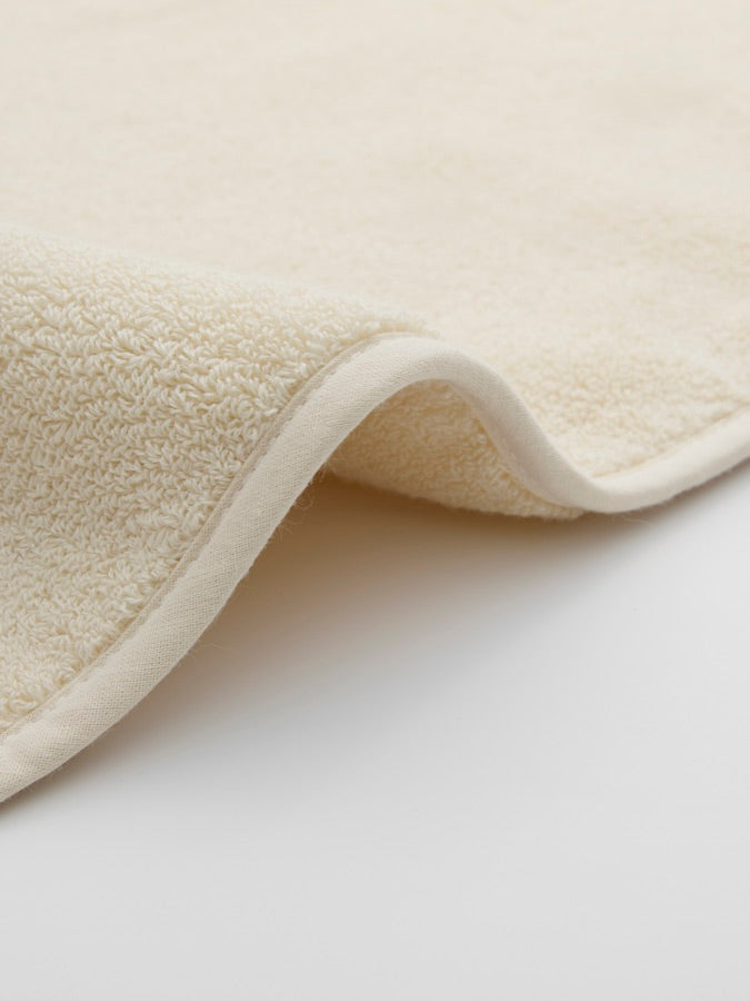 Cascadia towel edge detail — dual-texture construction